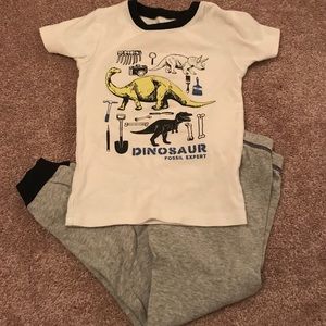 Carter’s boys size 5 pajamas